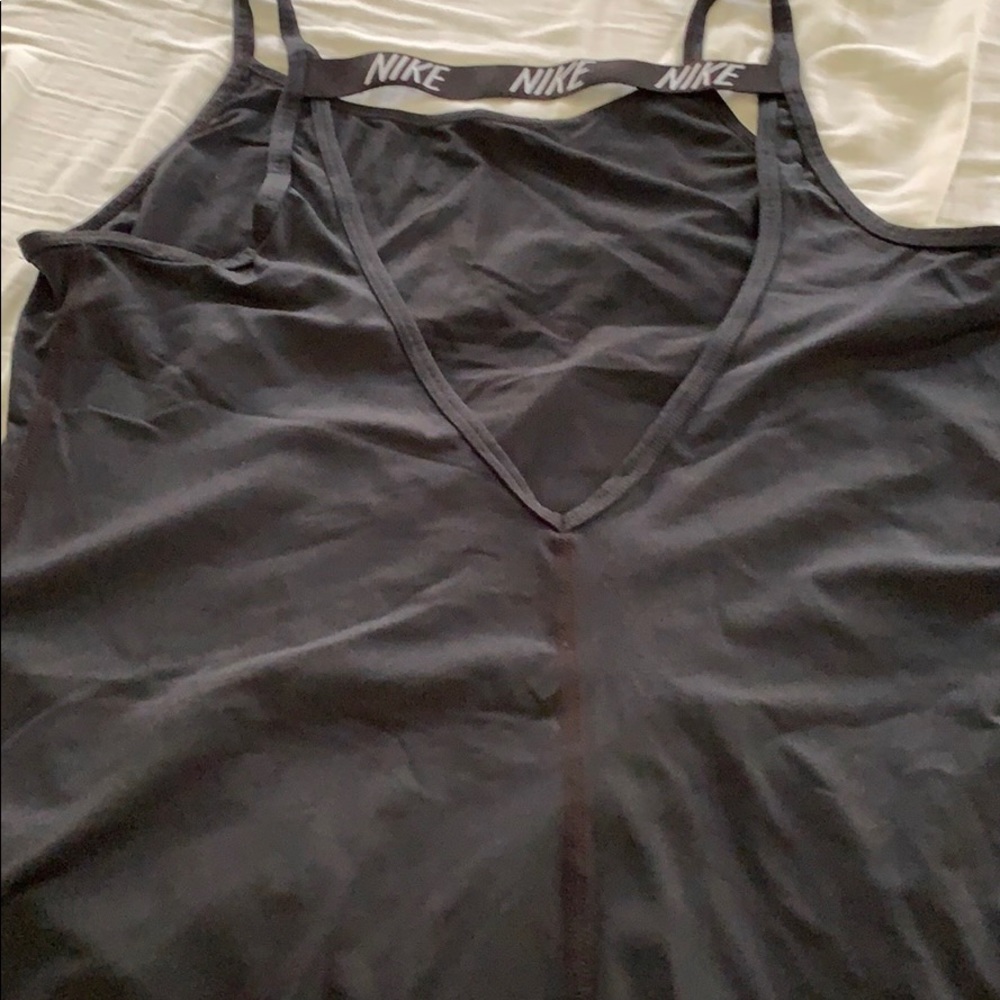 Nike - Picture 3 of 4